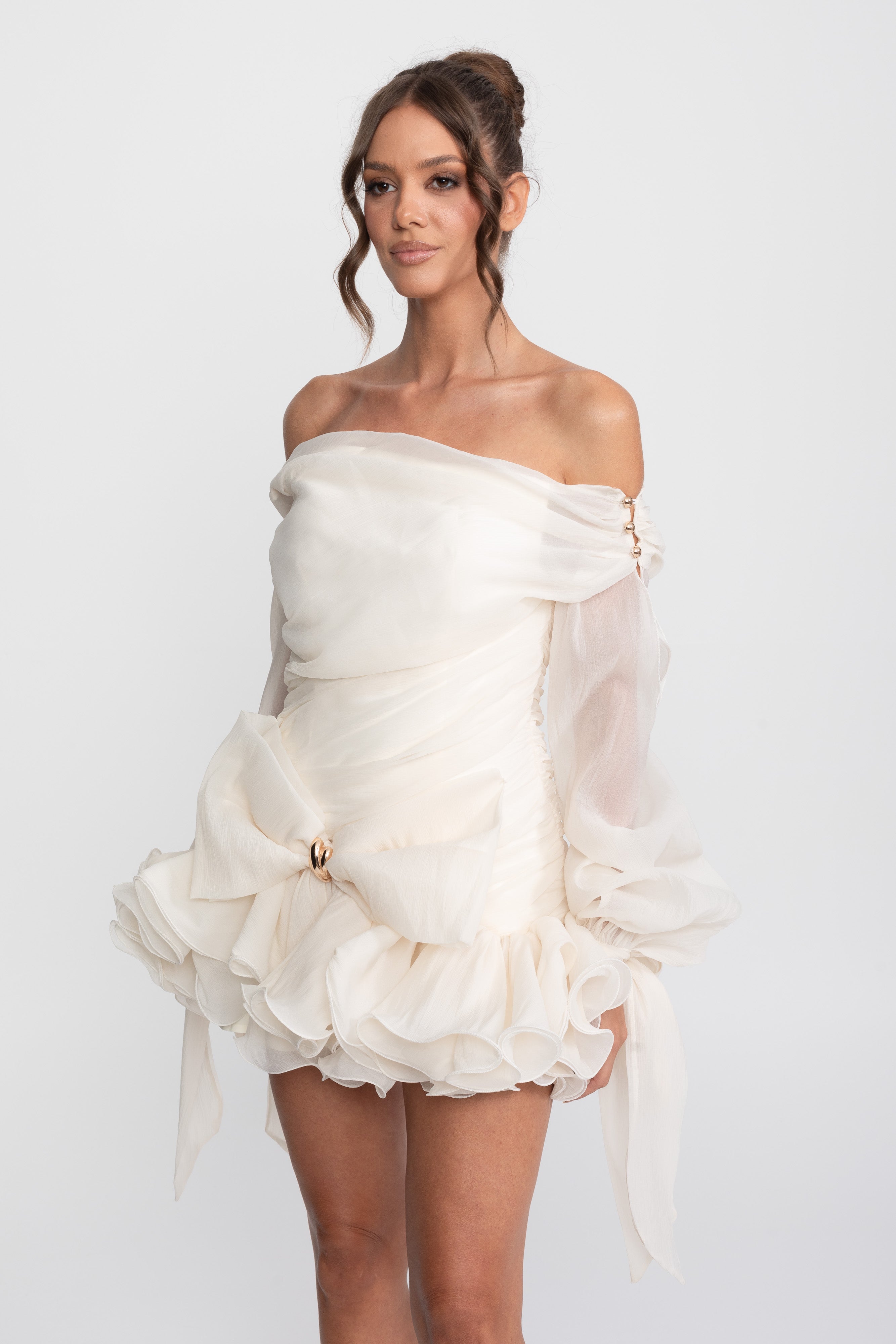 Off-Shoulder Bow Ruffle Mini Dress With Gold Buckle - Ivoire